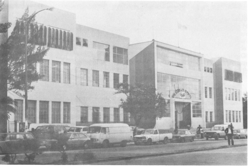 Palacio de los Deportes a cargo de los ingenieros Julio y Alfredo Obiols Gómez.